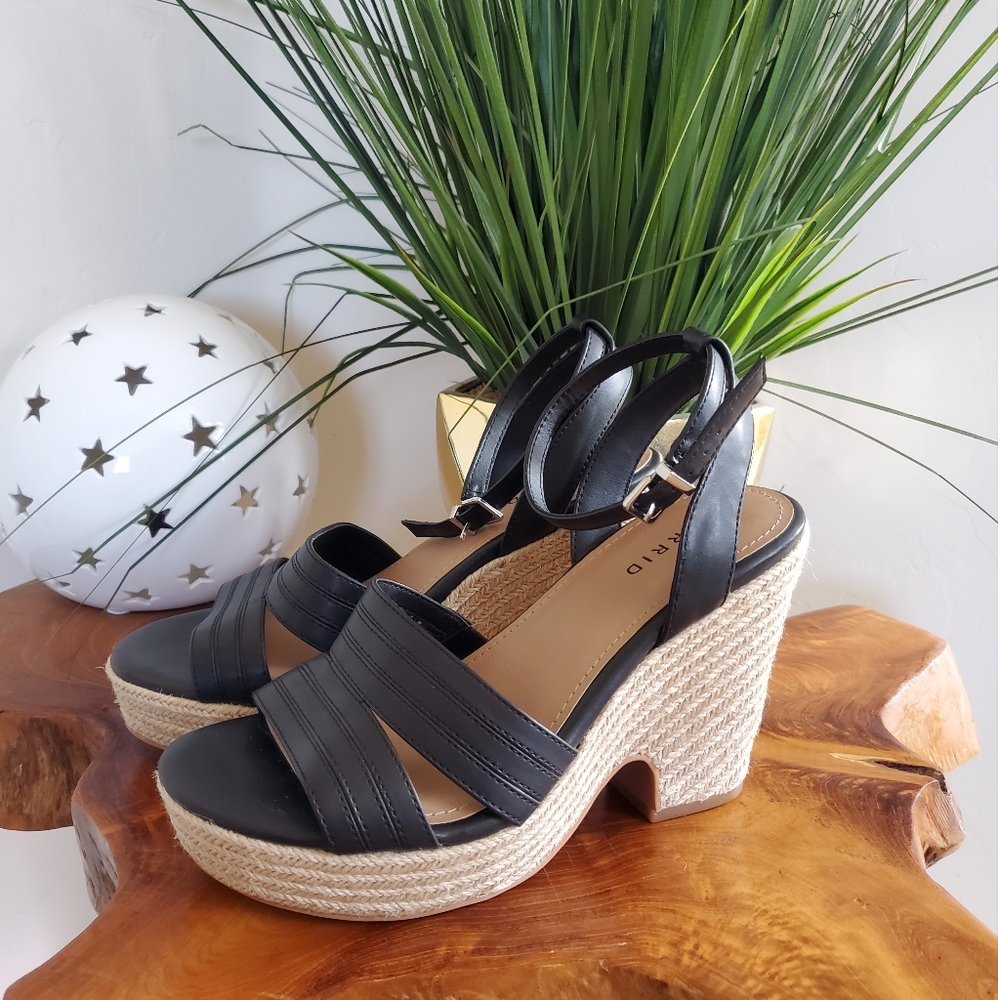 !LAST CHANCE! Torrid heels